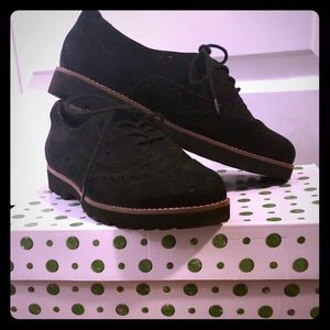 Earthies NWOT black suede wingtip oxford 9.5